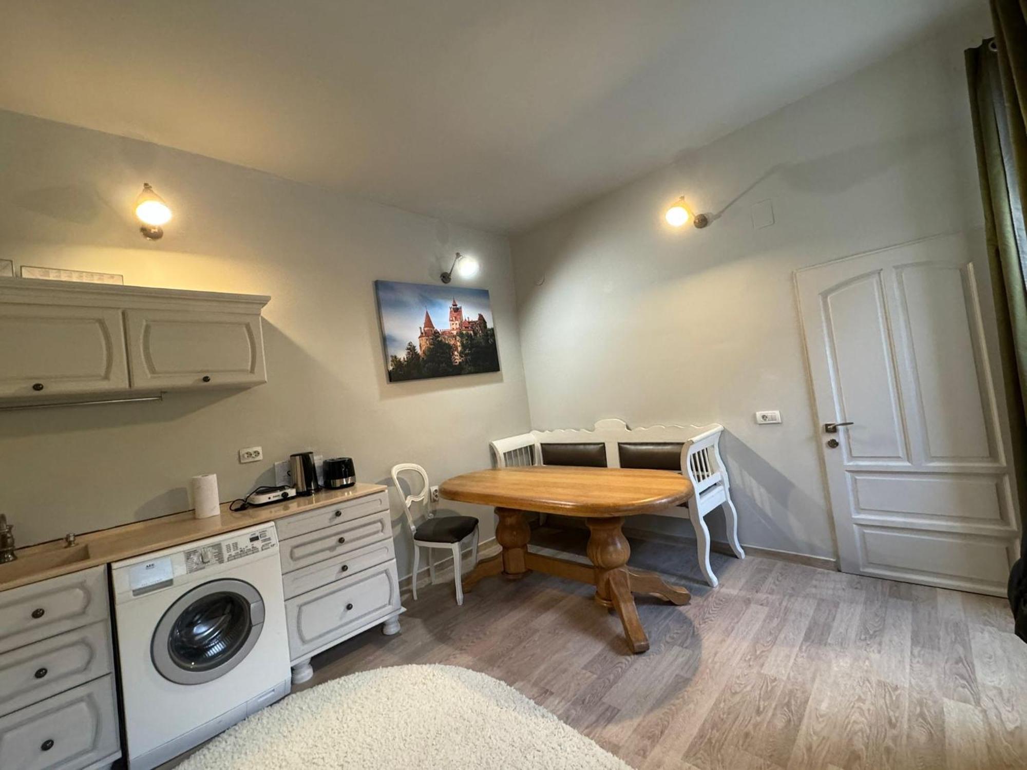 Central Stay Braşov Extérieur photo