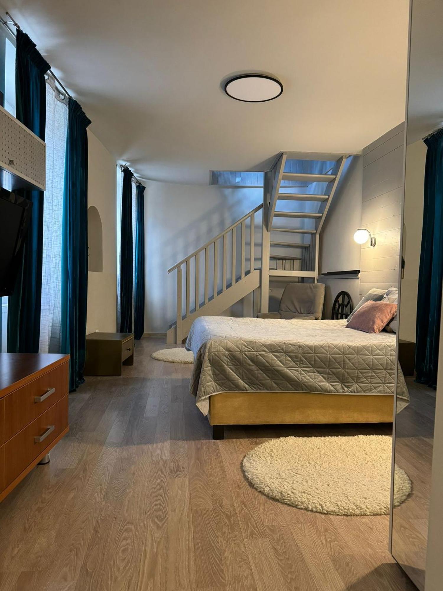 Central Stay Braşov Extérieur photo